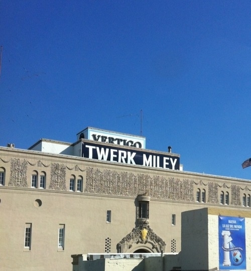 twerk miley sign los angeles